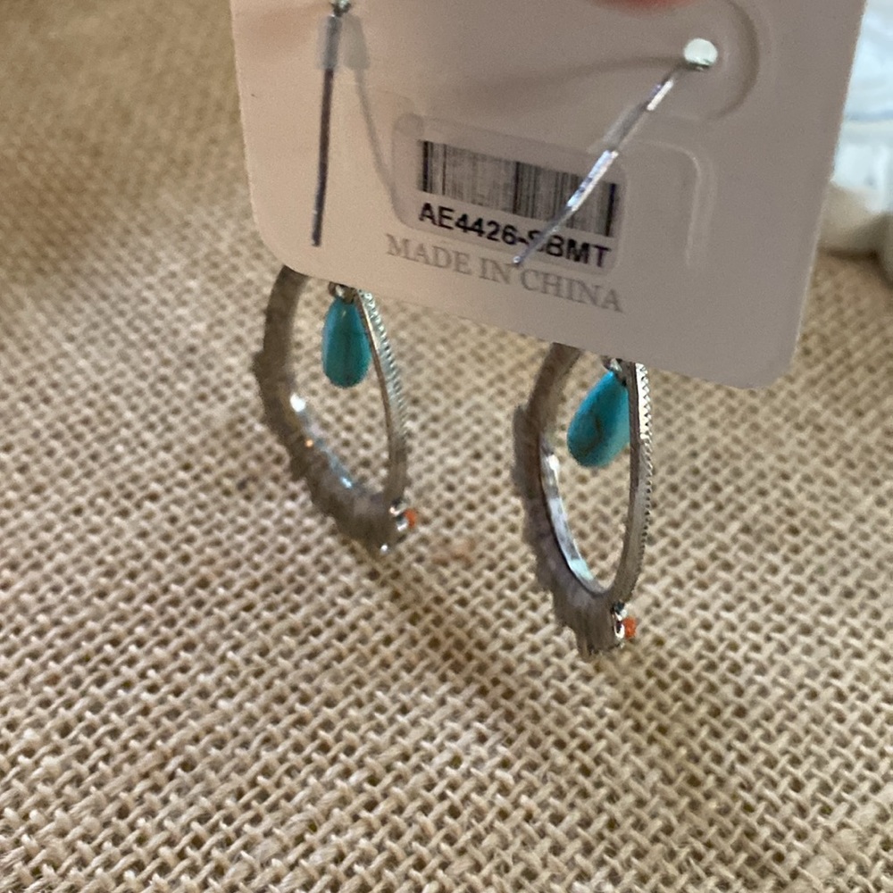 Icon Ladies silver & turquoise Earrings nwt - Picture 4 of 6